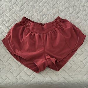 Lululemon Hotty Hot 2.5” size 6